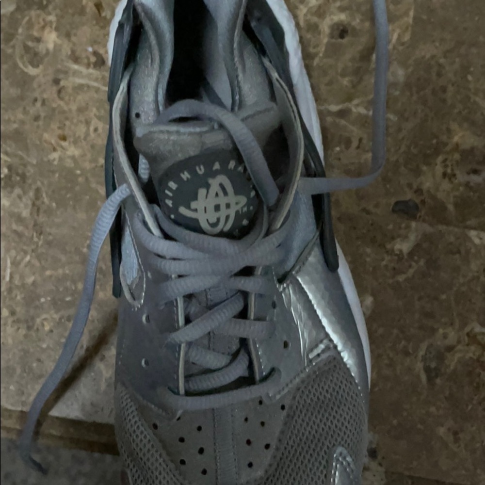 Sneakers - Picture 5 of 7